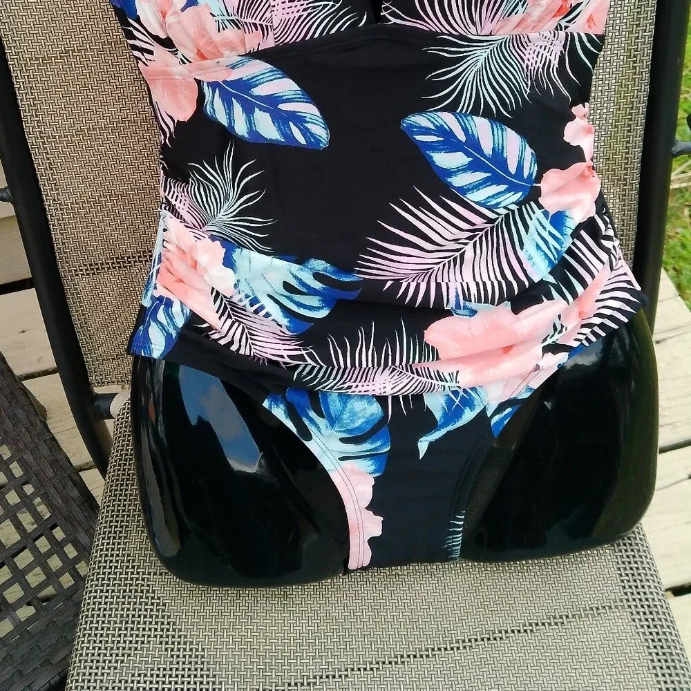 NWOT DKNY Women's One Piece Tummy Control  Waist Halter Neck Swimsuit Sz. MED - Picture 3 of 9